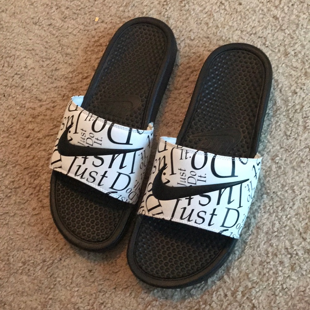 Nike Slides / Slippers